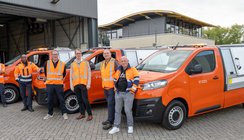 drie nieuwe 100% elektrische straatreinigingsvoertuigen