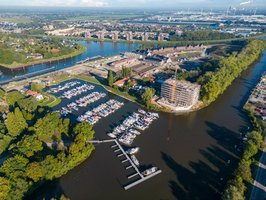 Luchtfoto van het Eiland op de Zwaaikom